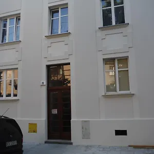 Kujawska 10 , Cracovia Polonia